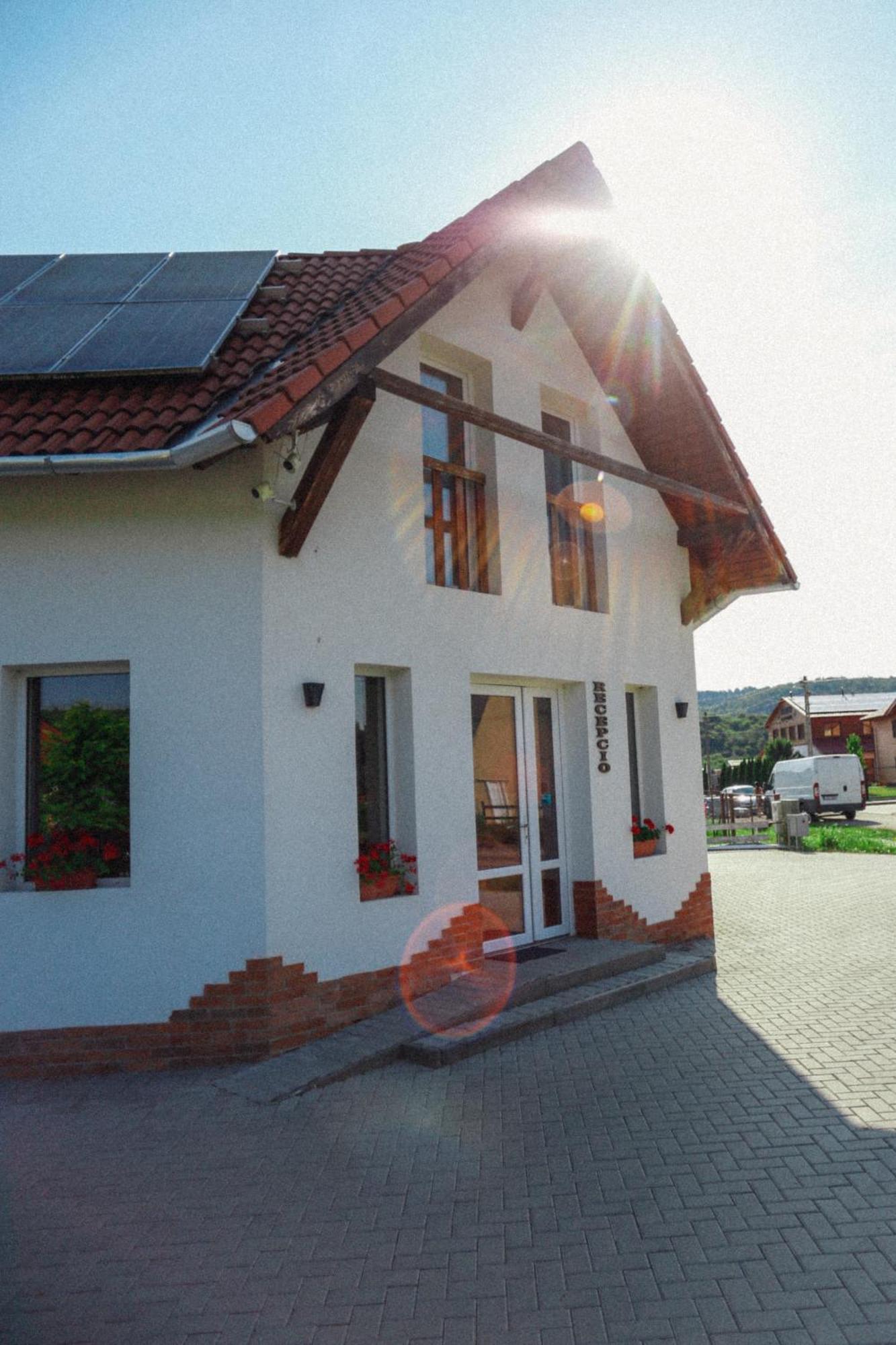 Megnyugtat-Lak Apartmanhaz Demjen Exterior photo